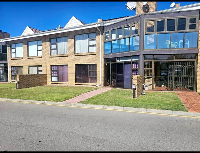3 BEDROOM APARTMENT FOR SALE IN MOSSEL BAY CENTRAL